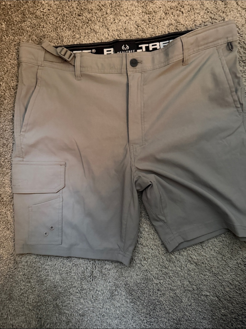 Realtree Men's Tan Utility Cargo Fiahing Shorts size 36/38